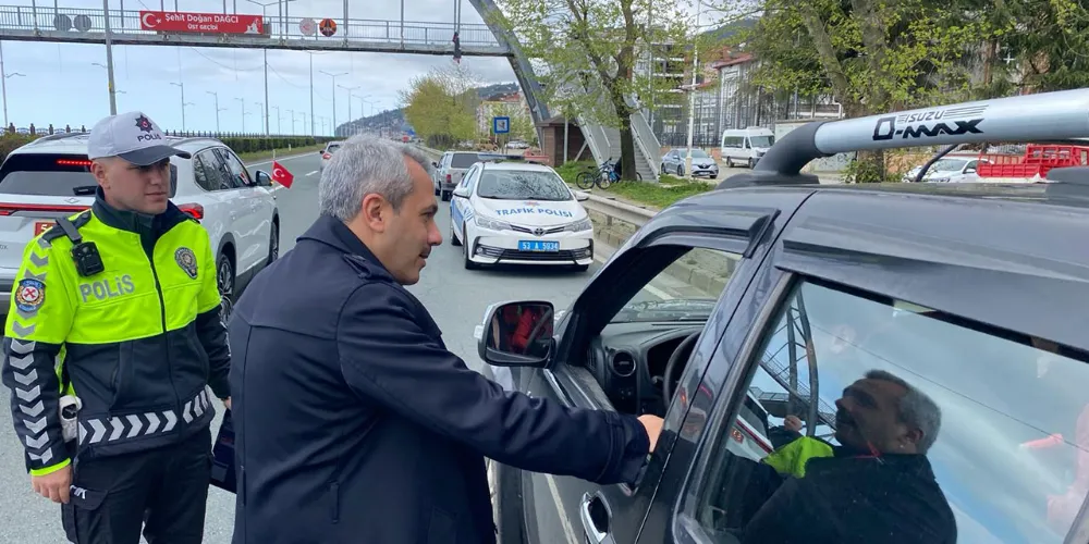 Rize Valisi Baydaş Bayram Öncesi Trafik Denetimlerine Katıldı